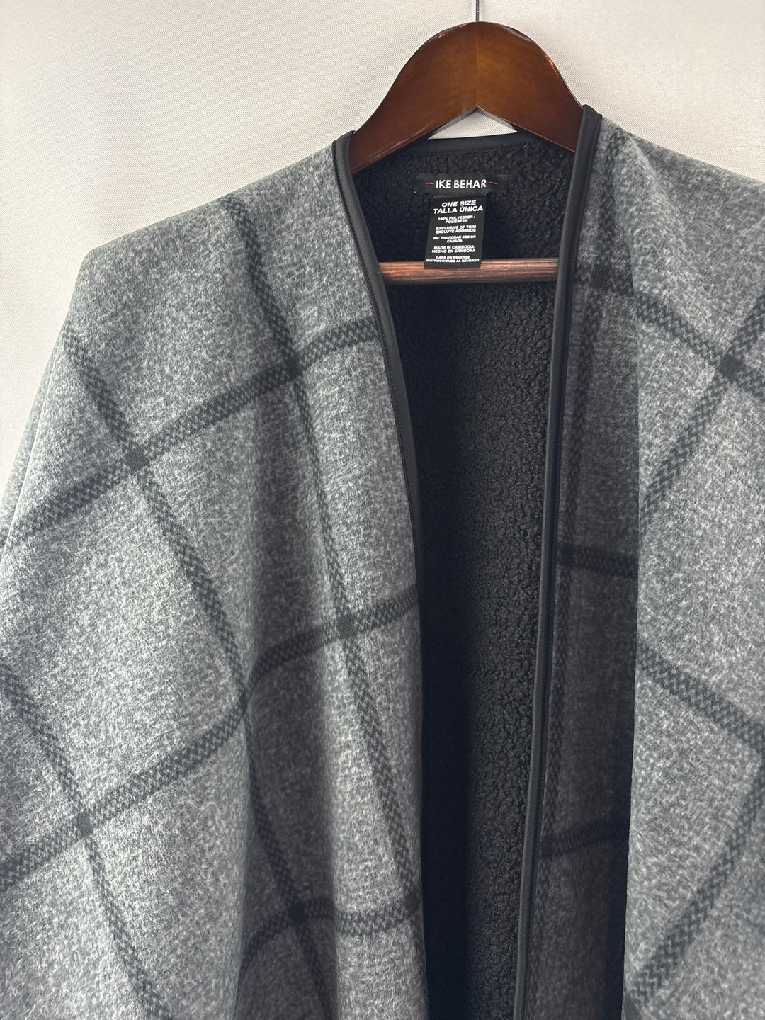 Women’s Ike Behar O/S Gray Plaid Wrap Shawl