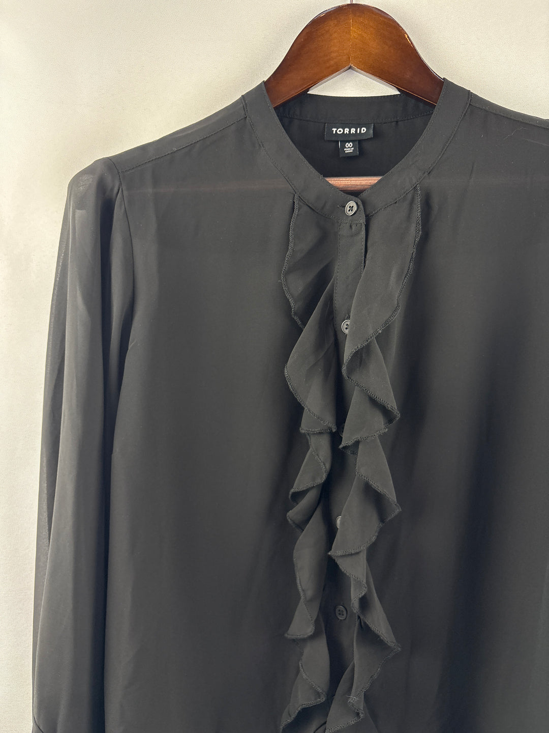 Women’s Torrid Size 00 Black Ruffled Button Up Blouse
