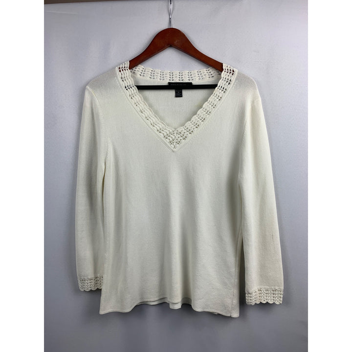 Cable & Gauge White Crochet Trim V-Neck Sweater Medium