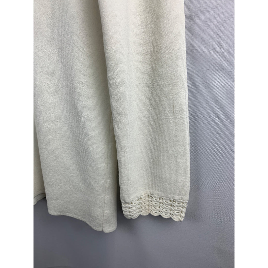 Cable & Gauge White Crochet Trim V-Neck Sweater Medium