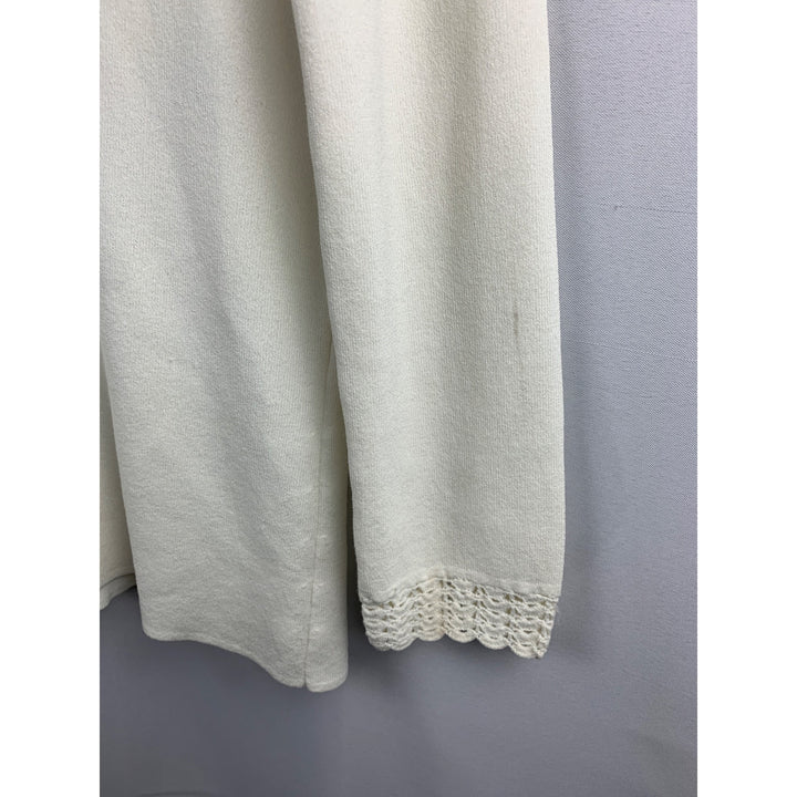 Cable & Gauge White Crochet Trim V-Neck Sweater Medium
