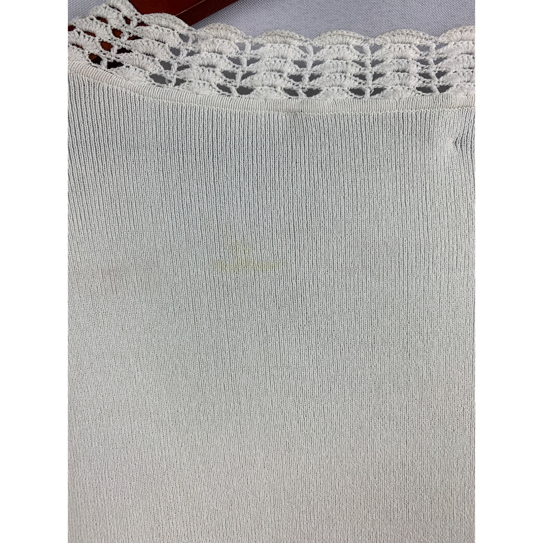Cable & Gauge White Crochet Trim V-Neck Sweater Medium