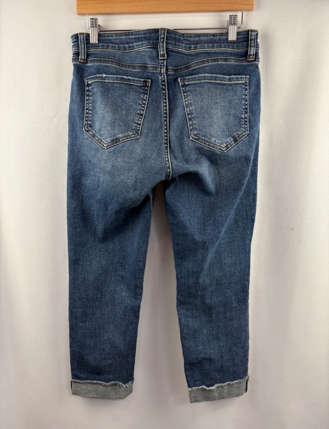 Women’s Kut Size 8 Medium Wash Blue Capri Jeans