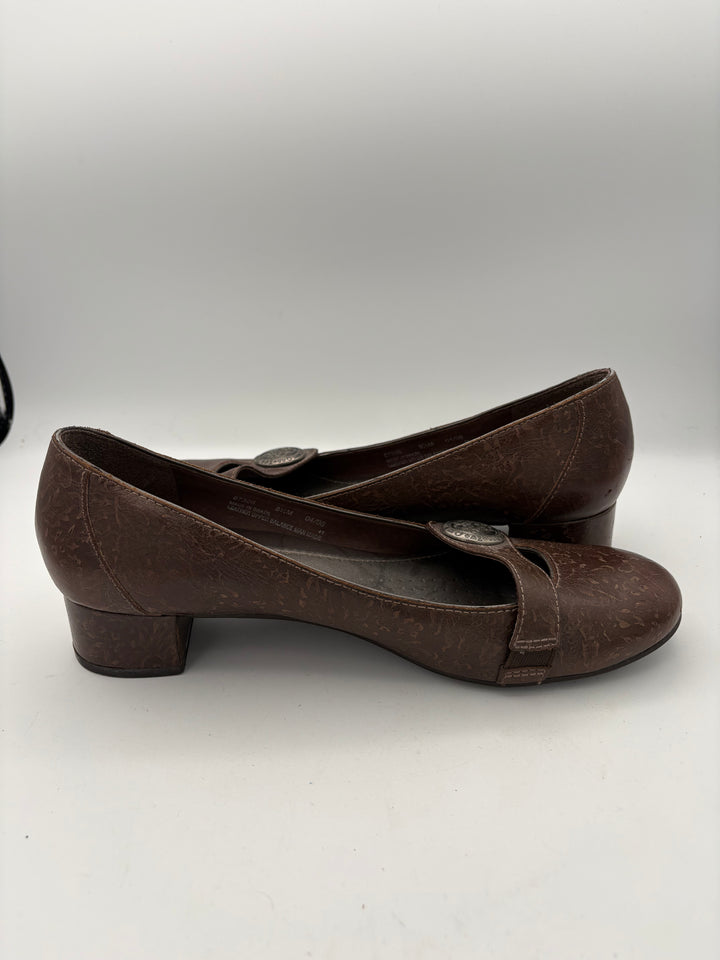 Women’s Clark’s Size 8.5 Brown Leather Kitten Heels