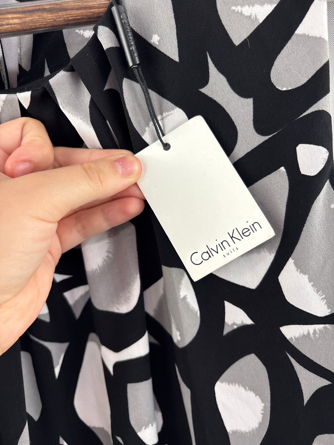 Women’s Calvin Klein Small Black, Gray, White Sleeveless Blouse