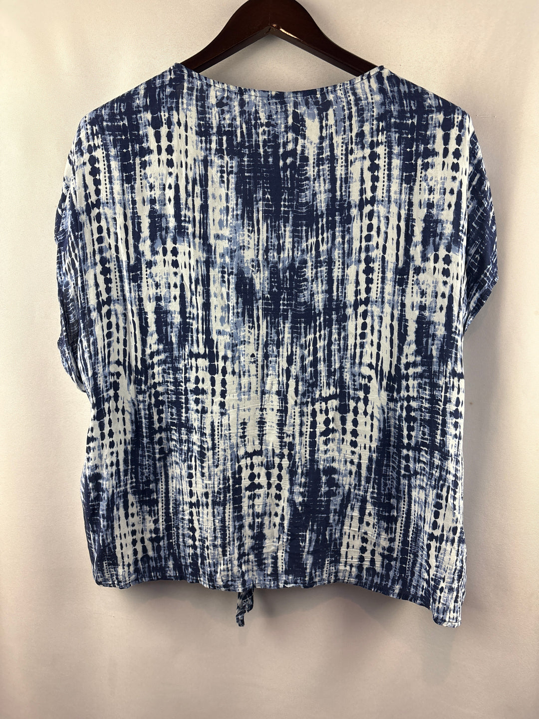 Women’s Torrid Size 1 Blue &amp; White Tie-Dye Button Up Shirt