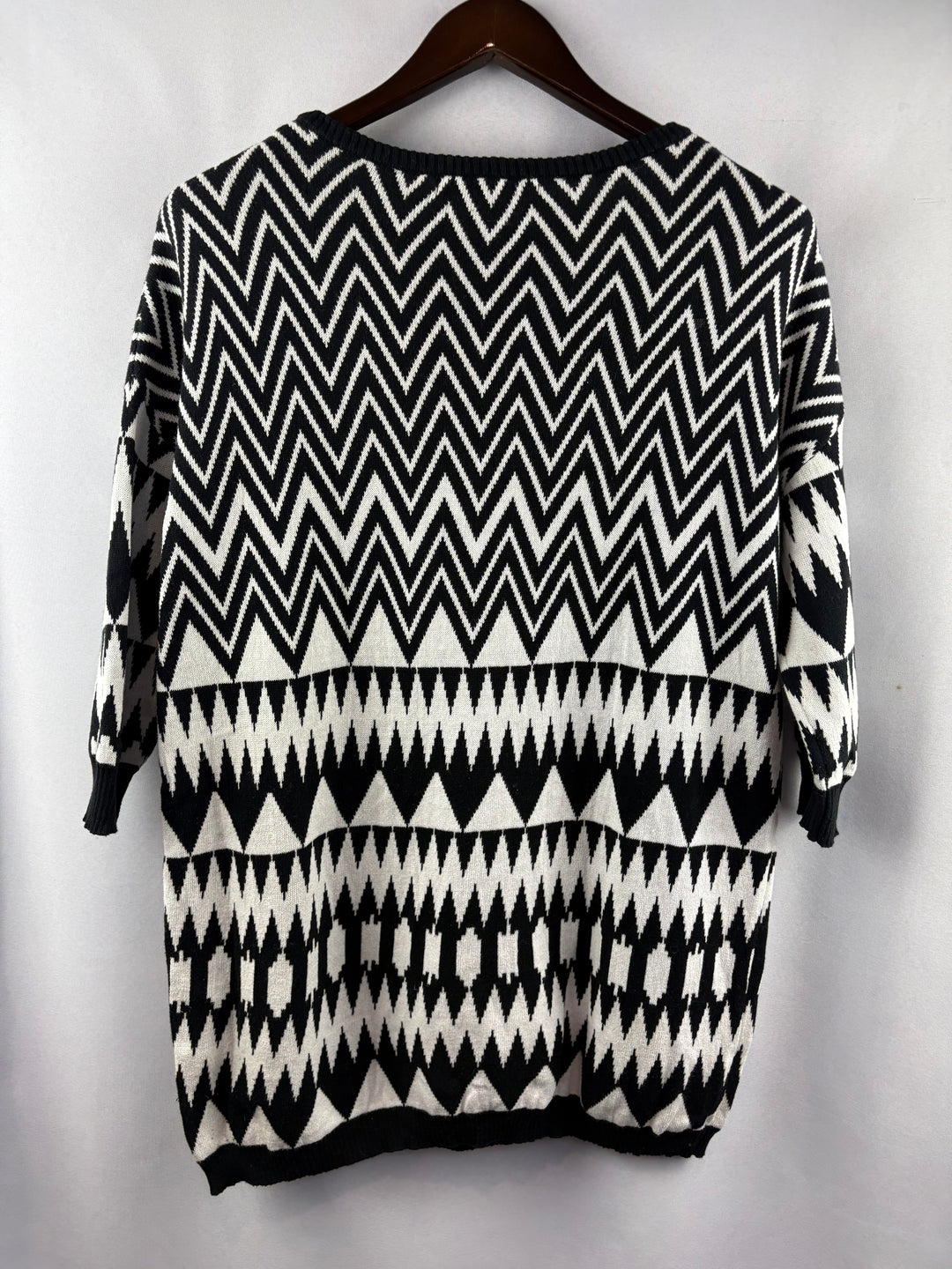 Women’s Fever Small Black & White Abstract Pattern Sweater