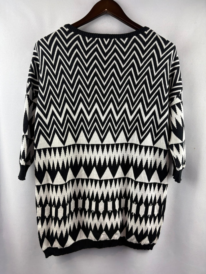 Women’s Fever Small Black & White Abstract Pattern Sweater
