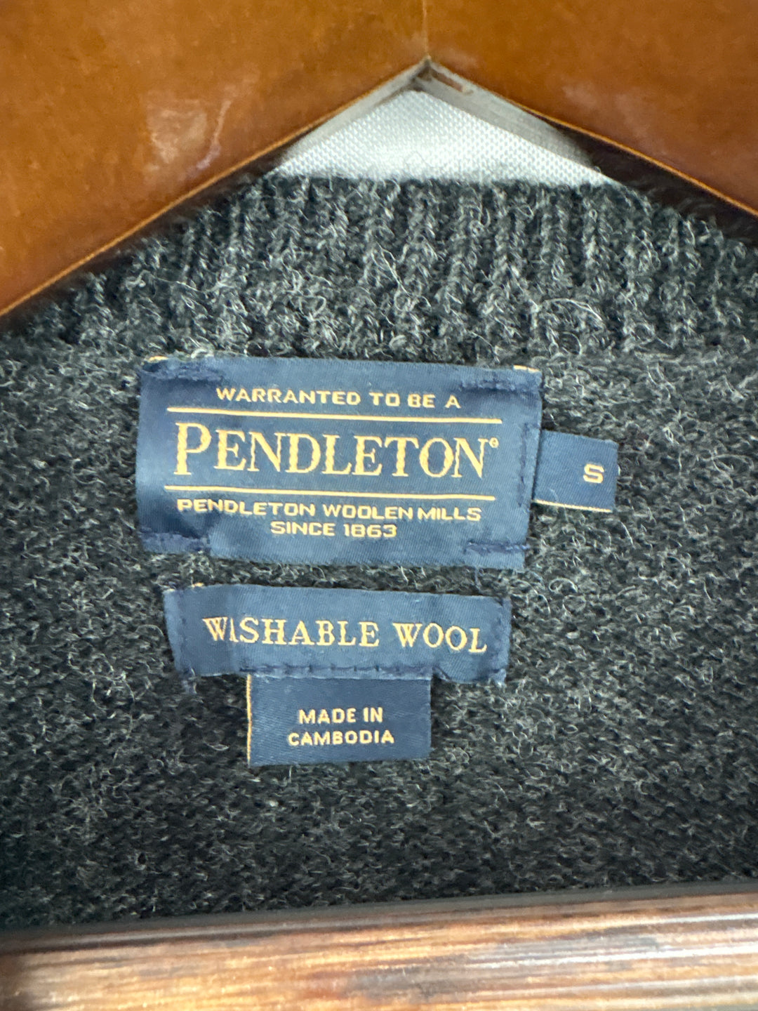 Men’s Pendleton Small Dark Gray Shetland Wool Sweater
