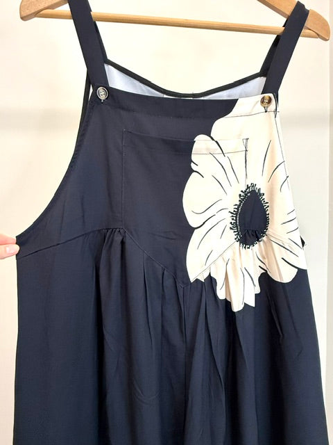 Oversized Minimalist Floral Overalls – Black with Cream Flowers  SzXL (NWT)