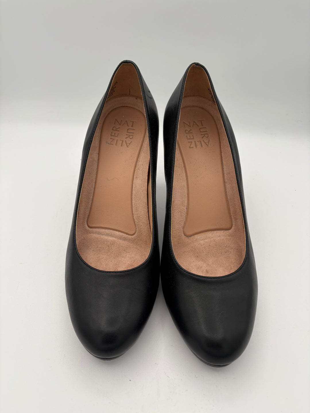 Women’s Naturalizer Size 8.5 Black Leather Pumps