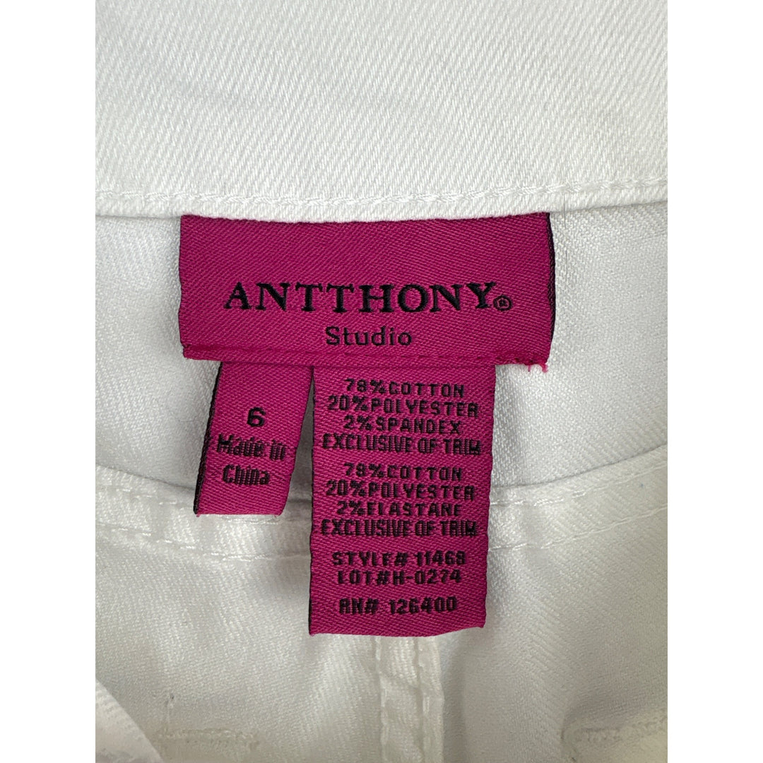 Women’s Anthony Studios Size 6 White Jeans with Silver & Grey Embroidery