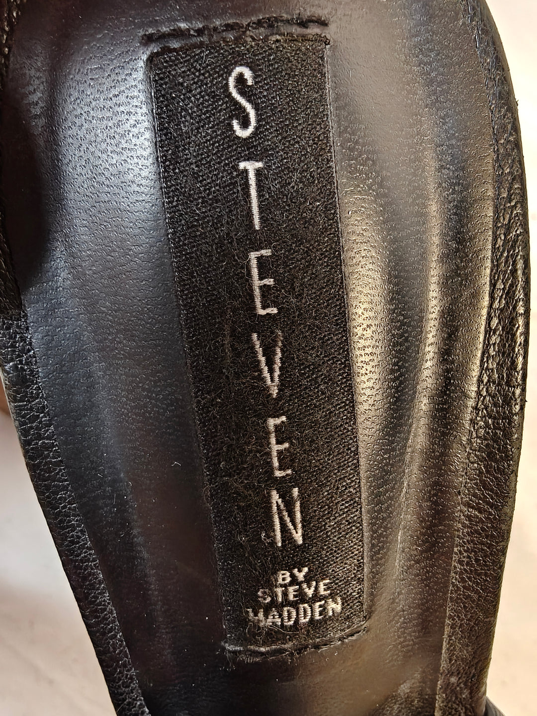 Womens Steve Madden Venue Black Leather Heeled Sandals Size 6M