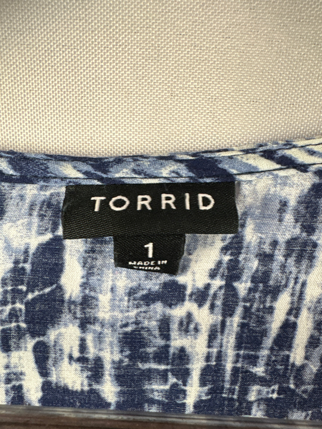 Women’s Torrid Size 1 Blue &amp; White Tie-Dye Button Up Shirt