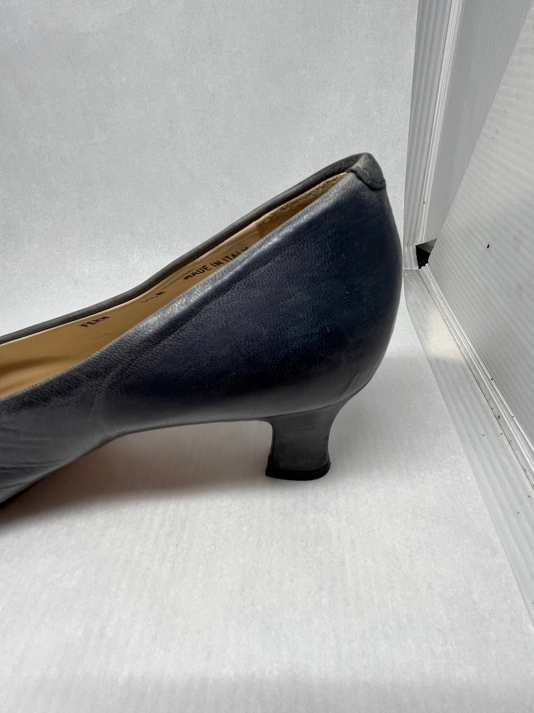Vintage Bally Navy Blue Leather Pumps Made in Italy Size 6.5