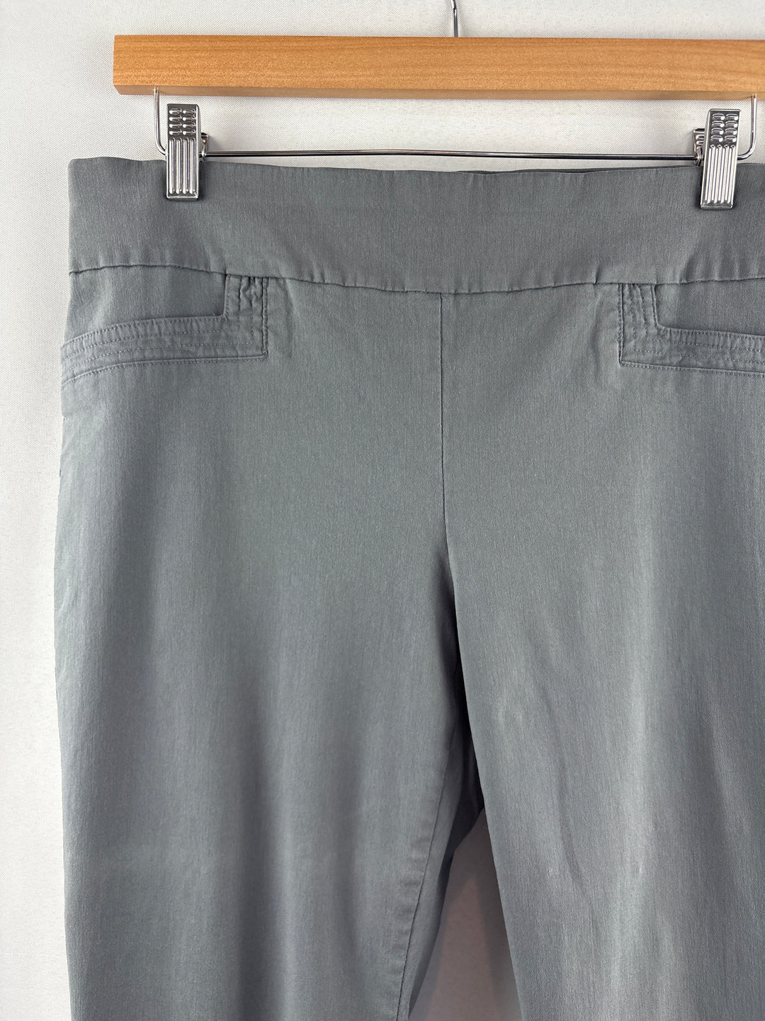 Women’s Studio 253 Large Light Gray Capri Pants