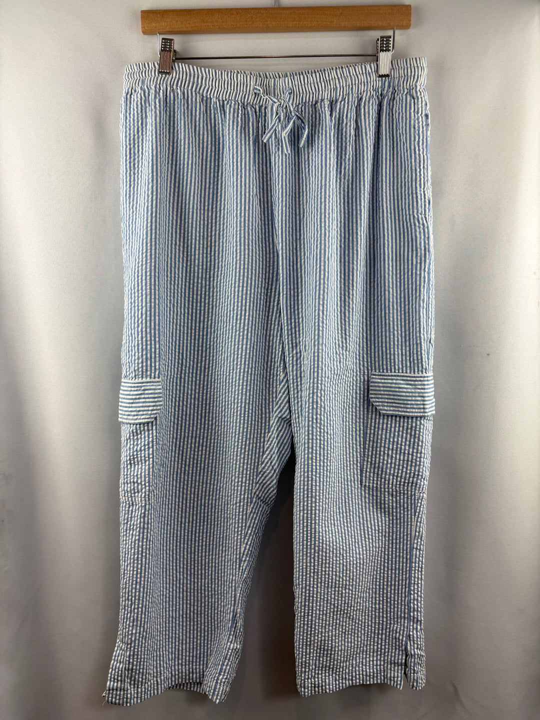 Women’s Silhouettes XL Blue & White Striped Cargo Lounge Pants