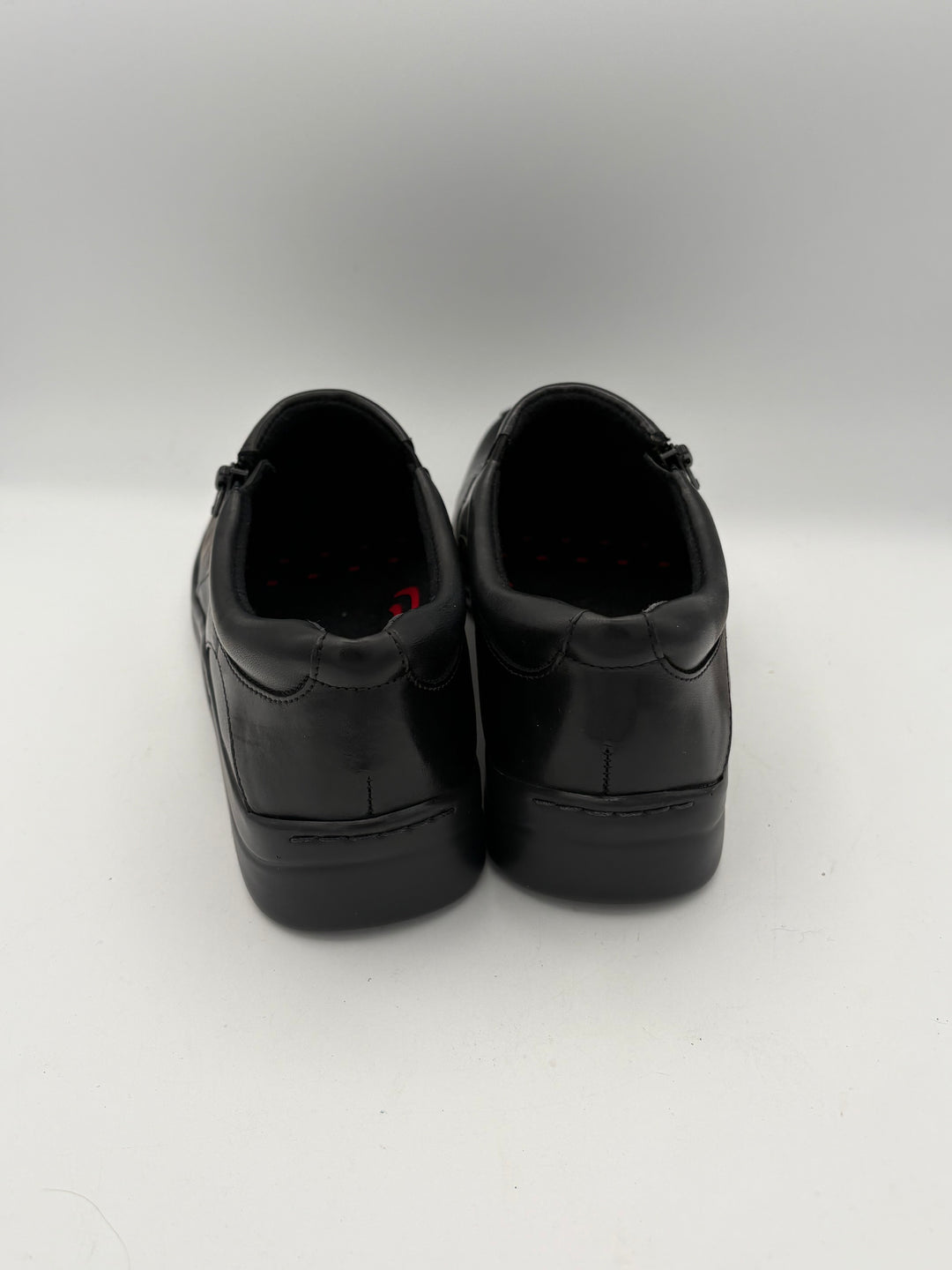 Women’s Naturalizer Size 8 Black Leather Zip Shoes