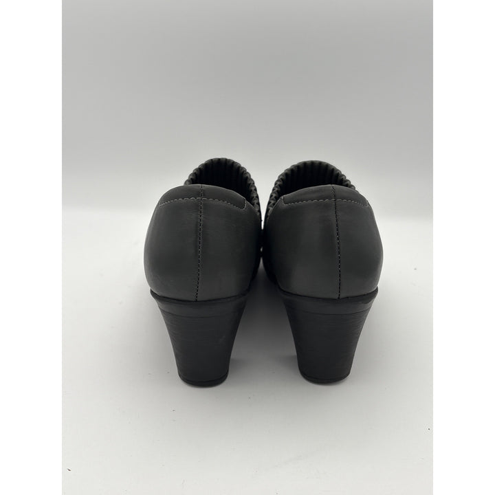 Women’s Clark’s Size 7 Dark Gray Leather Heeled Loafers