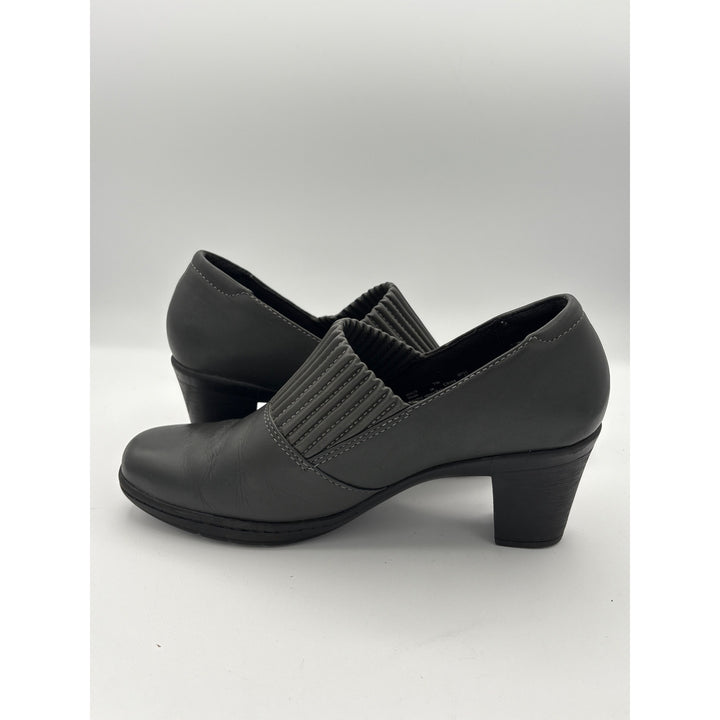 Women’s Clark’s Size 7 Dark Gray Leather Heeled Loafers