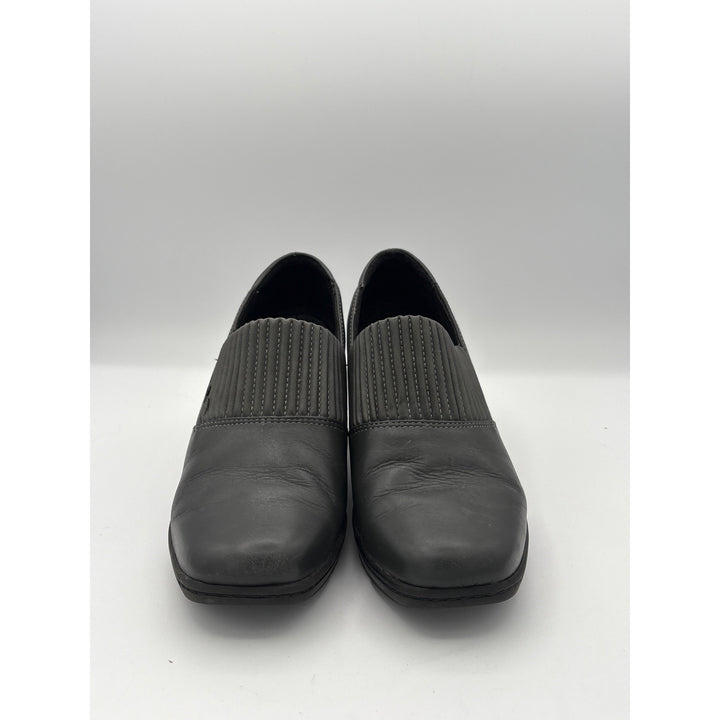 Women’s Clark’s Size 7 Dark Gray Leather Heeled Loafers