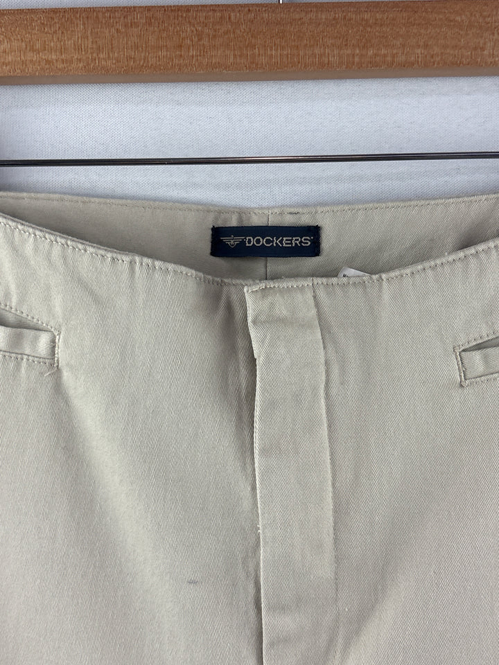 Women’s Dockers Size 10 Khaki Straight Leg Pants