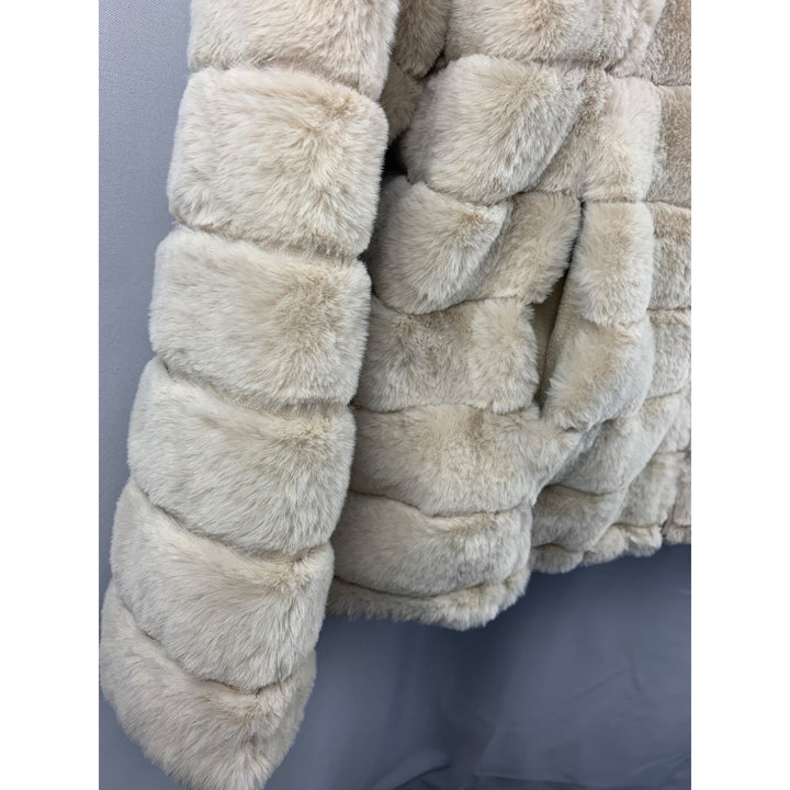 Women’s NWT Giolshon Cream Faux Fur Sweater with Hoodie Size L