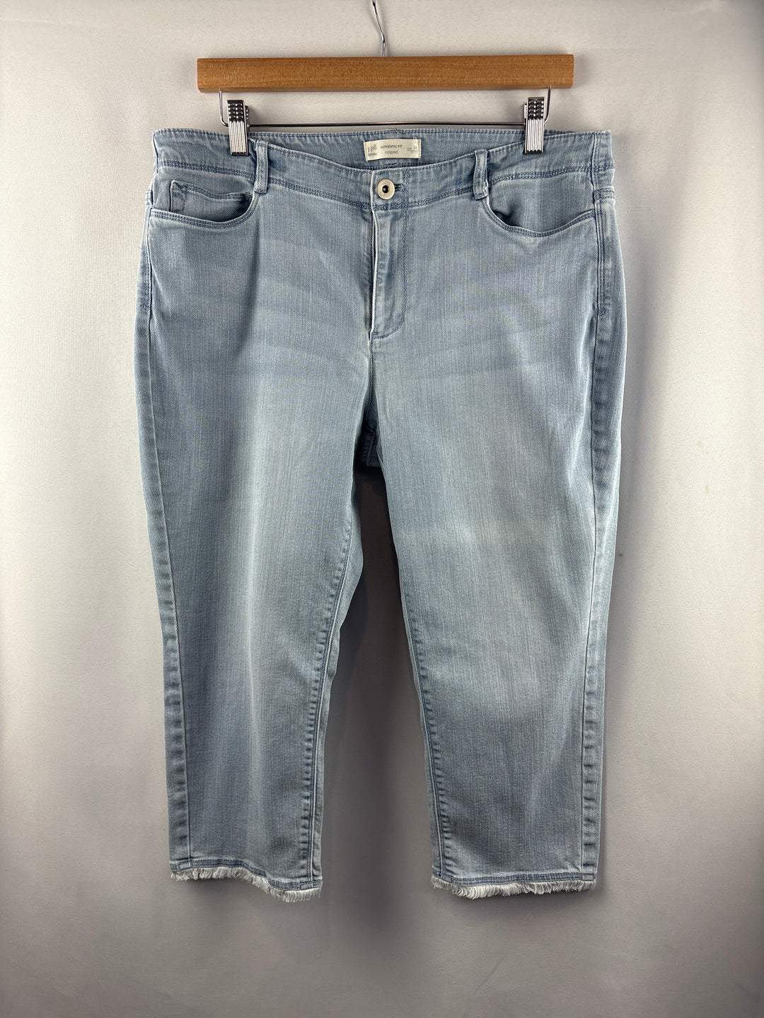 Women’s J.Jill Size 14 Light Washed Blue Denim Capris