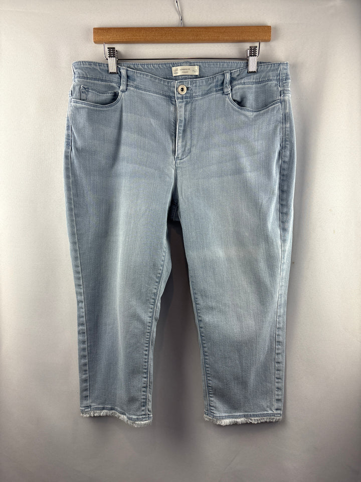 Women’s J.Jill Size 14 Light Washed Blue Denim Capris