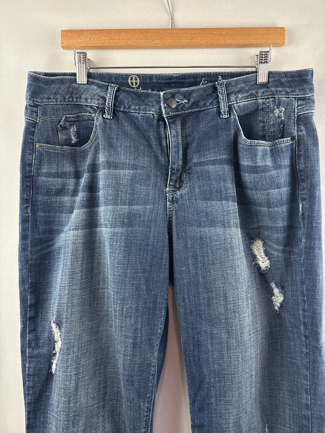 Women’s Hot in Hollywood Size 14 Medium Wash Blue Jeans
