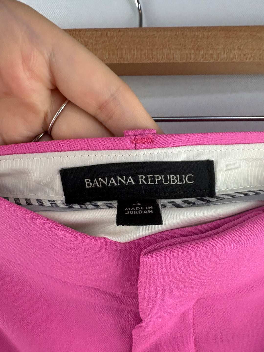 Women’s Banana Republic Size 4 Bright Pink Pleated Slacks