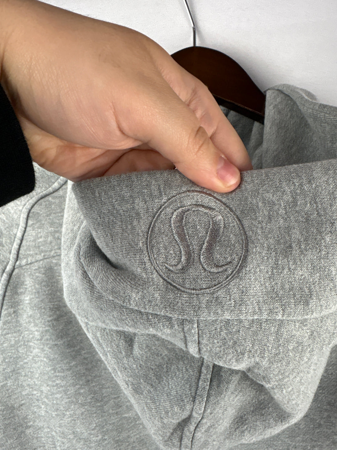 Women’s LuluLemon M/L Light Gray Cropped Zip Hoodie