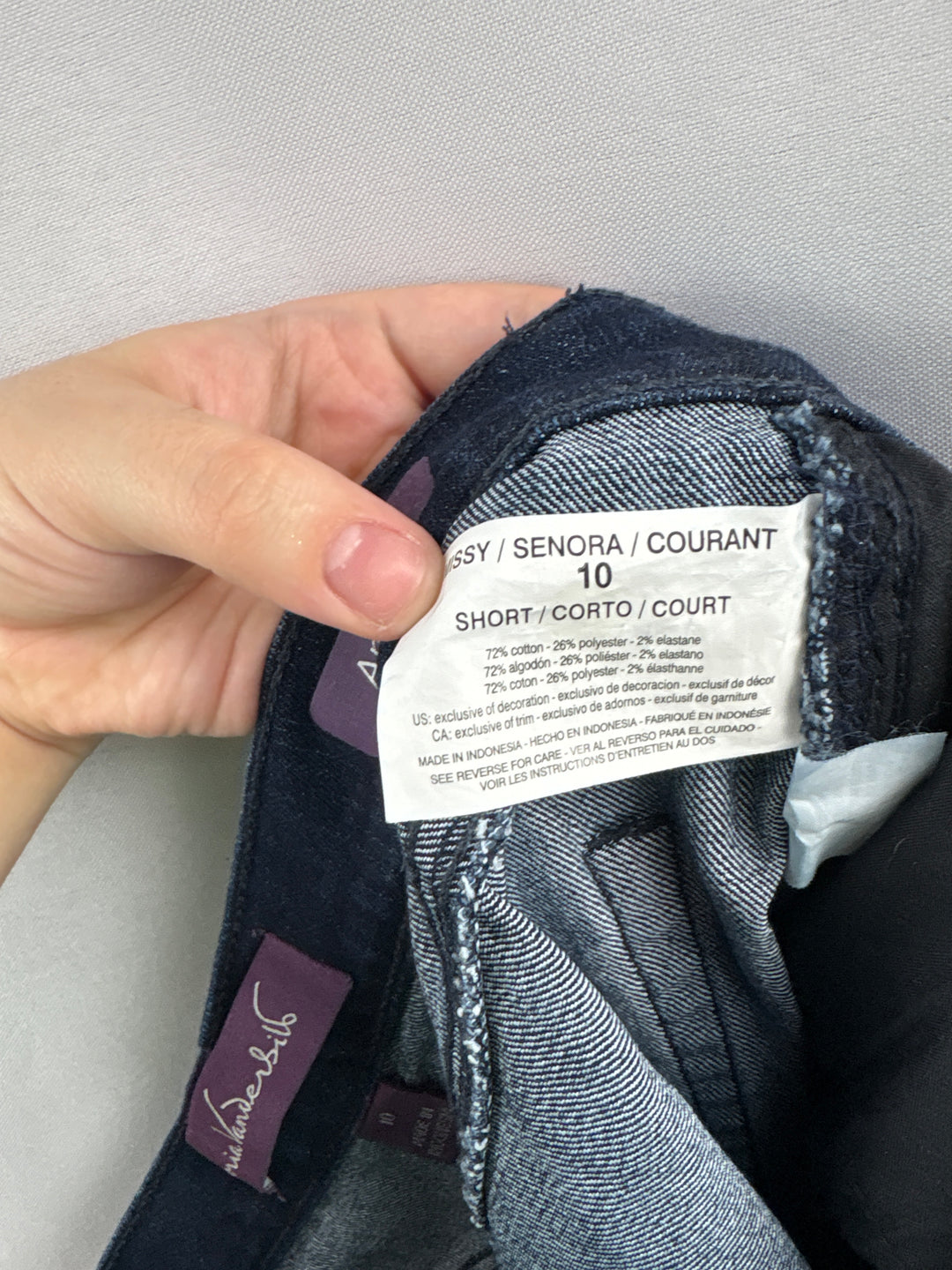 Women’s Gloria Vanderbilt Size 10 Dark Blue Straight Leg Jeans