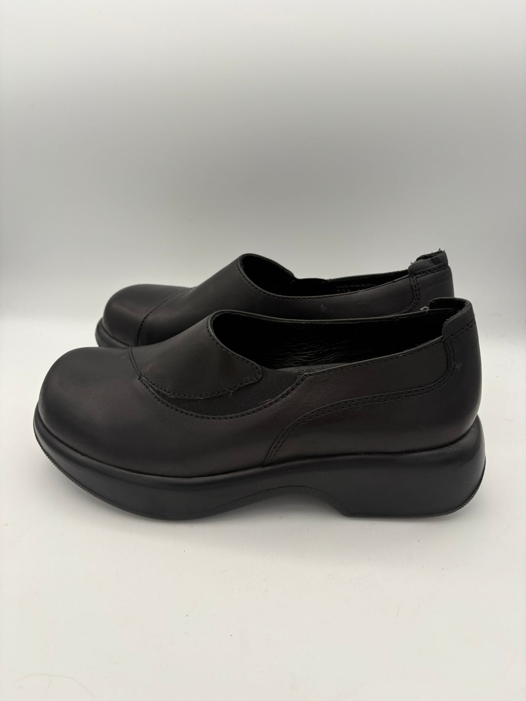 Women’s Dansko Size 8 Black Leather Slip On Espadrilles