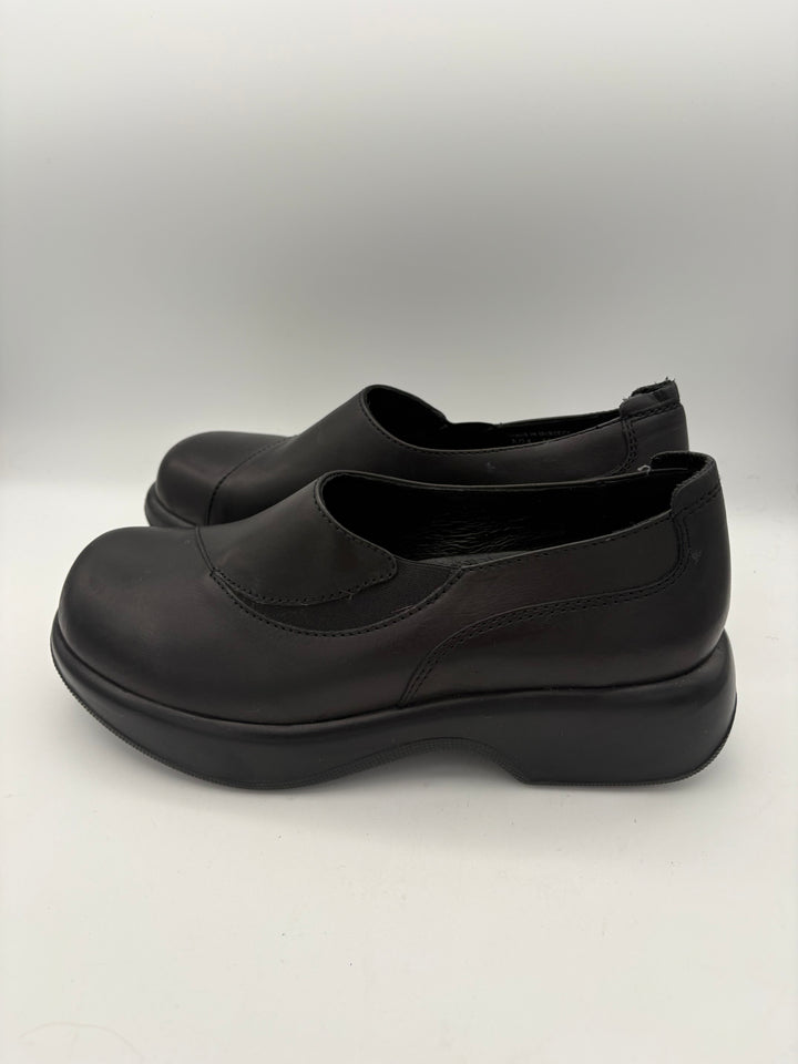 Women’s Dansko Size 8 Black Leather Slip On Espadrilles