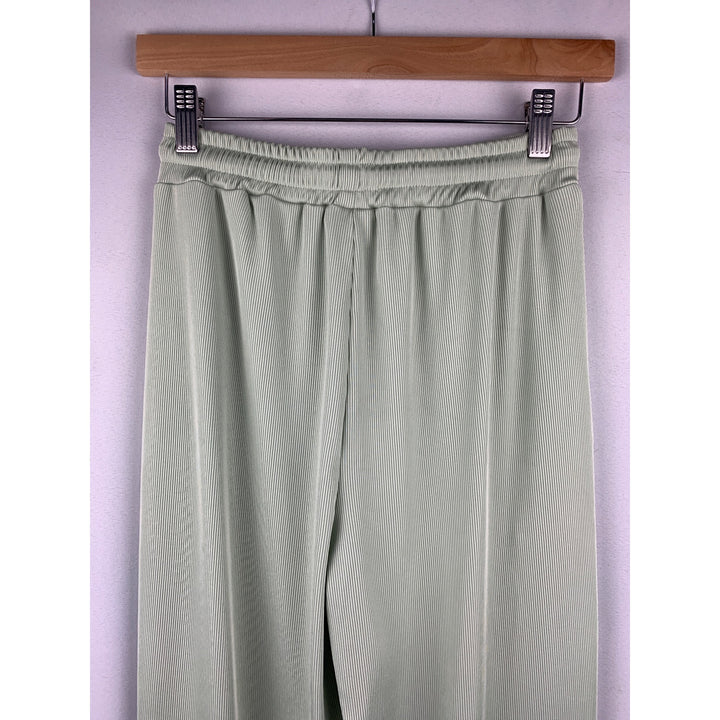 Women’s Katch Me Sage Green Ribbed Pants Size M