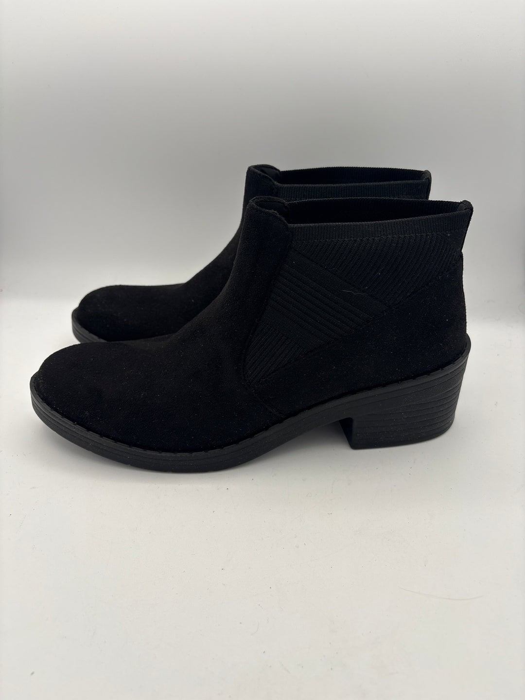Women’s LifeStride Size 10 Black Suede Ankle Boots