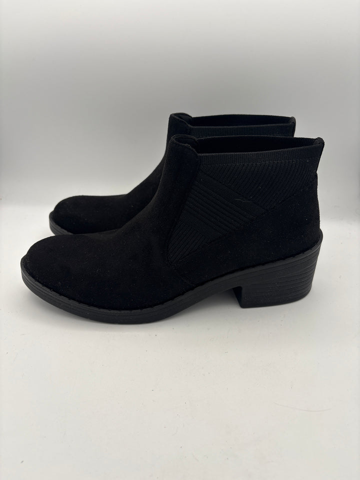 Women’s LifeStride Size 10 Black Suede Ankle Boots
