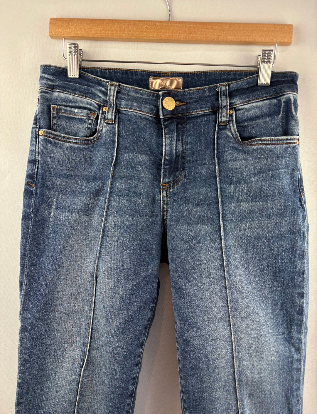 Women’s Kut Size 8 Medium Wash Blue Capri Jeans