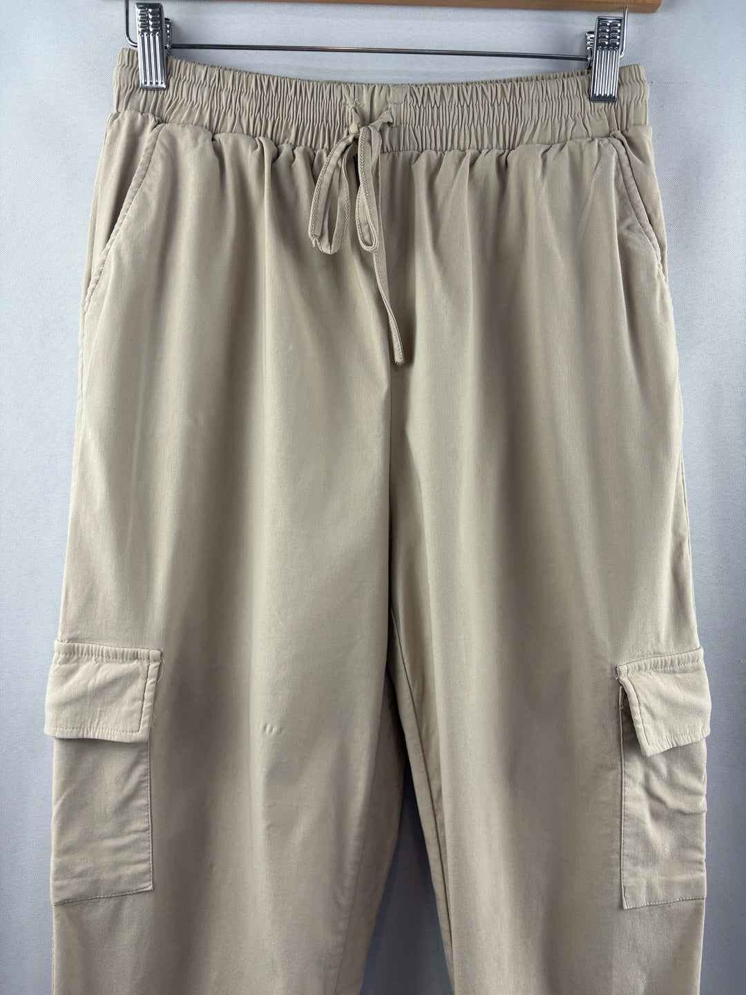 Women’s Happily Grey Large Tan Cargo Joggers
