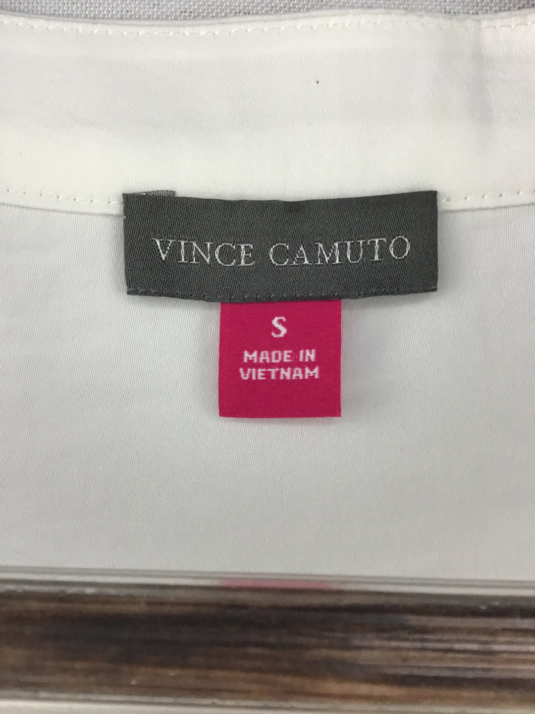 Women’s Vince Camuto Ivory Sleeveless V-Neck Top Size S