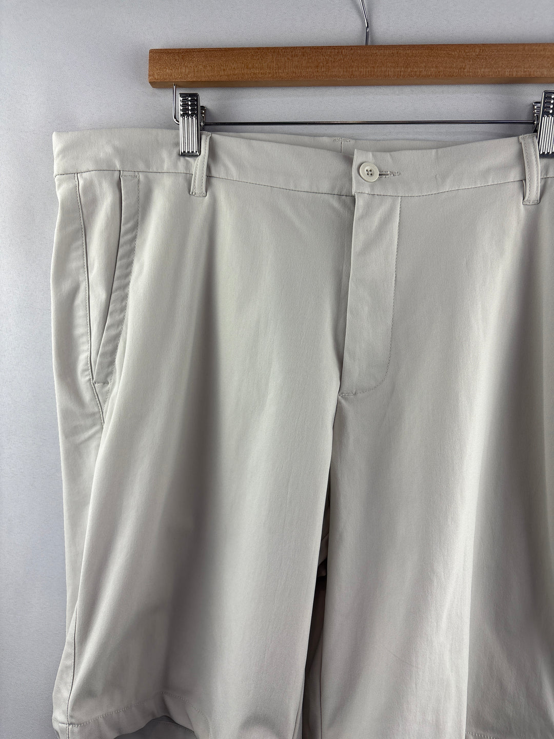 Men’s Straight Down Size 36 Khaki Golf Shorts