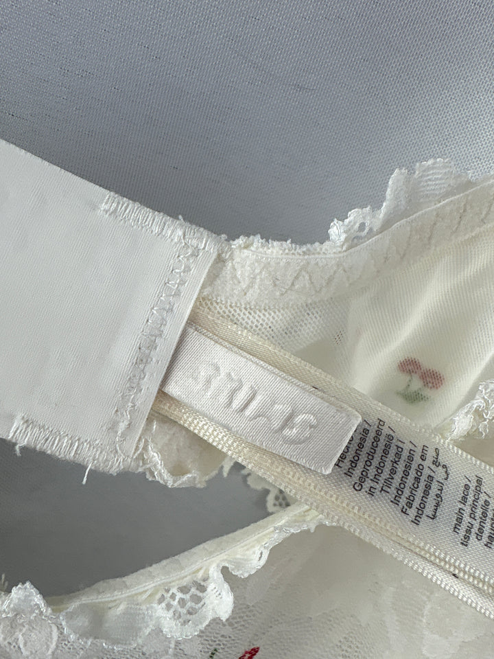Women’s SKIMS Size 38D Lace Cream Cherry Patterned Bra