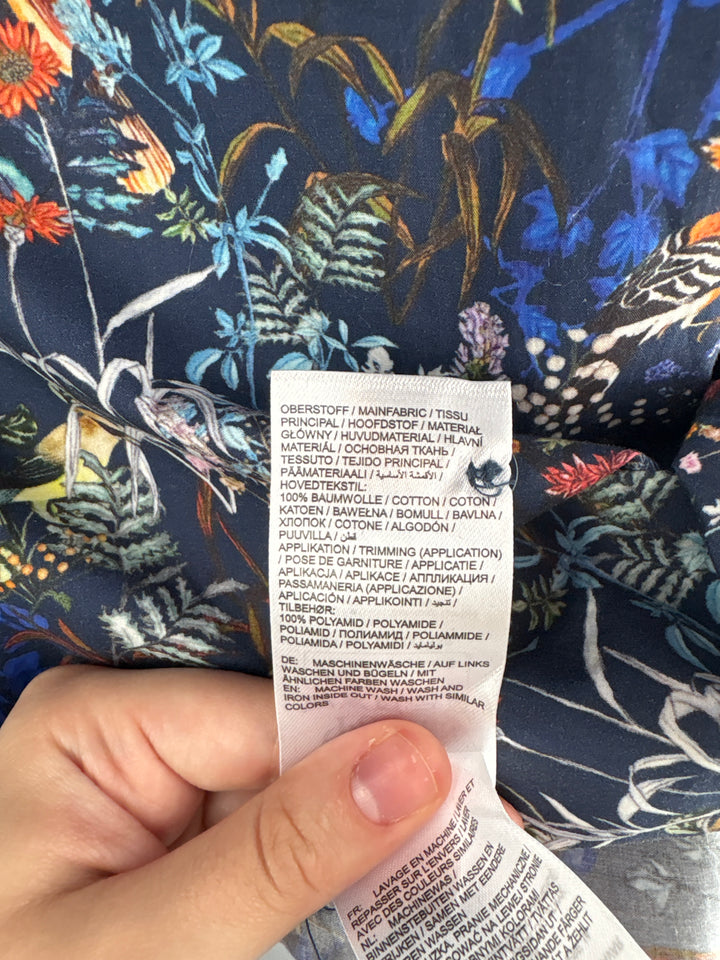 Women’s Von Landen Size 16/18  Navy Bird Patterned Button Up