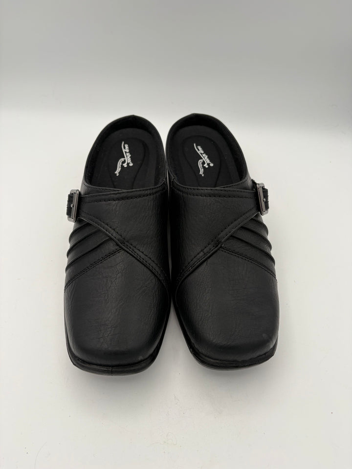 Women’s Easy Street Size 8 Black Leather Slip On Shoes