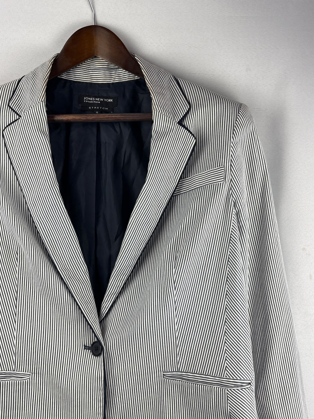 Women’s Jones New York Size 16 Blue &amp; White Pinstriped Blazer