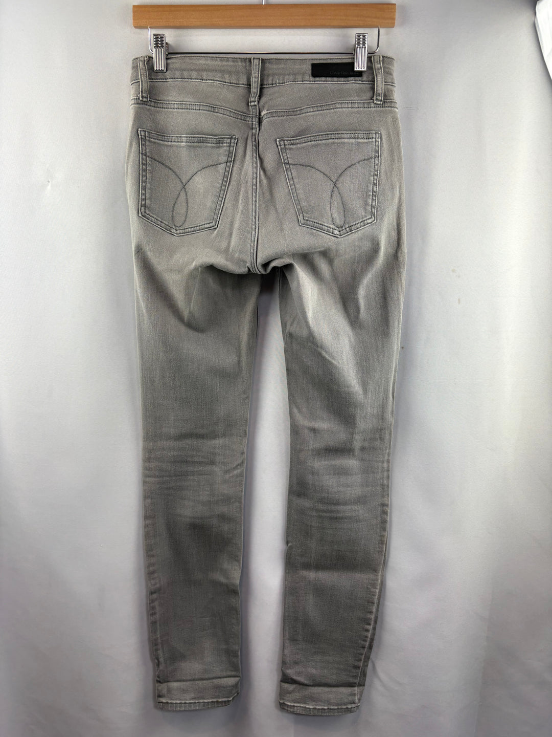 Women’s Calvin Klein Size 4x32 Light Gray Skinny Jeans