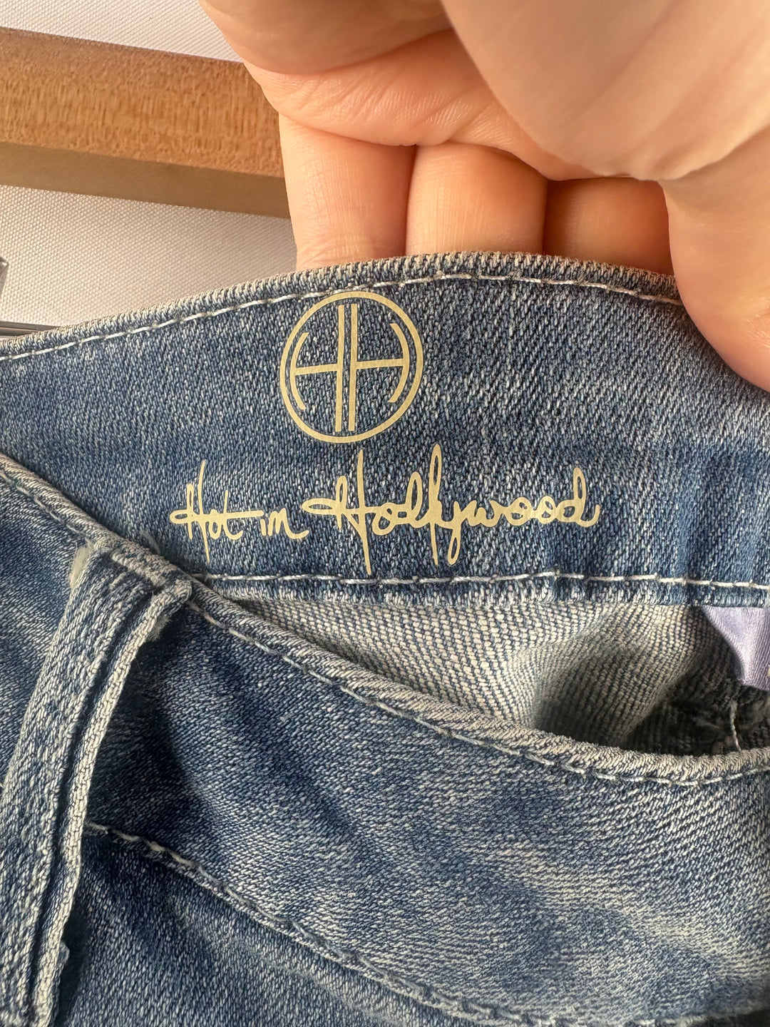Women’s Hot in Hollywood Size 14 Light Was Blue Distressed Straight Jeans
