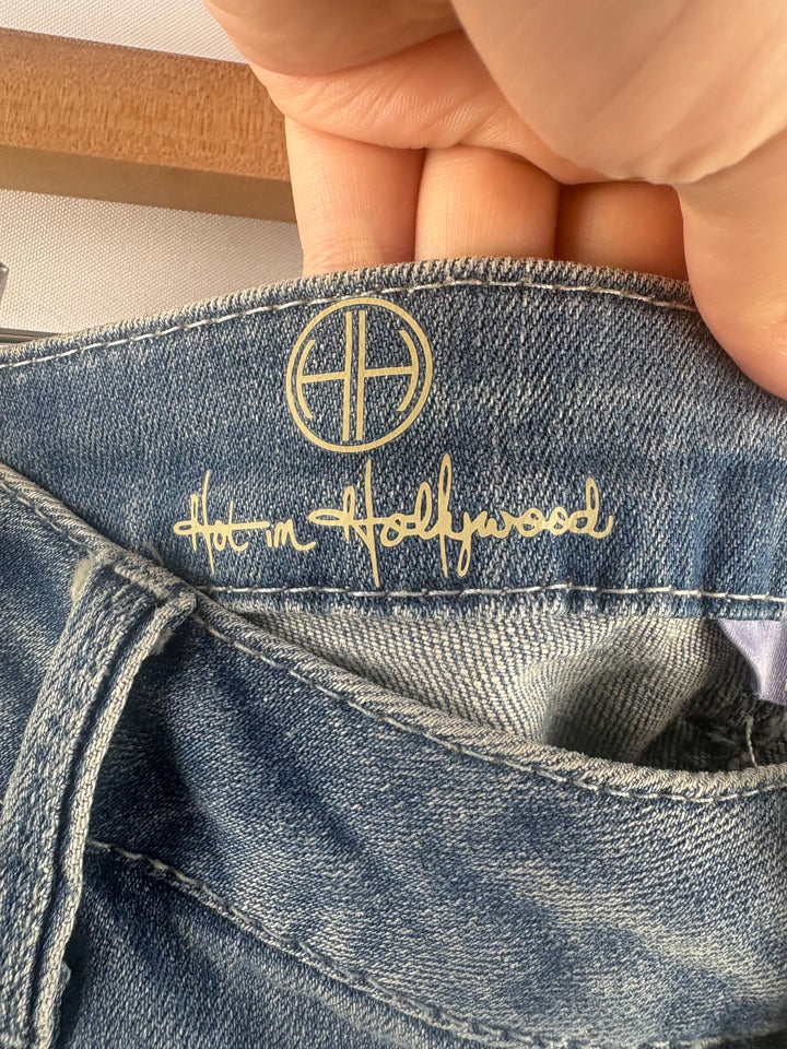 Women’s Hot in Hollywood Size 14 Light Was Blue Distressed Straight Jeans