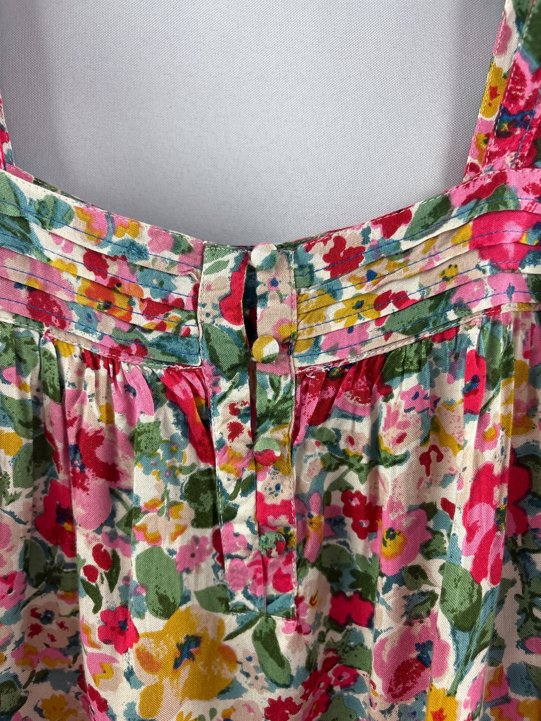 Women’s Natural Life XL Multicolored Floral Sleeveless Blouse